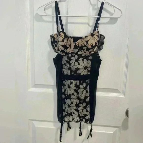 Victoria's Secret Lingerie Retro Vintage Style Pinup Corset 34C Sexy Spring Femi - Picture 1 of 7